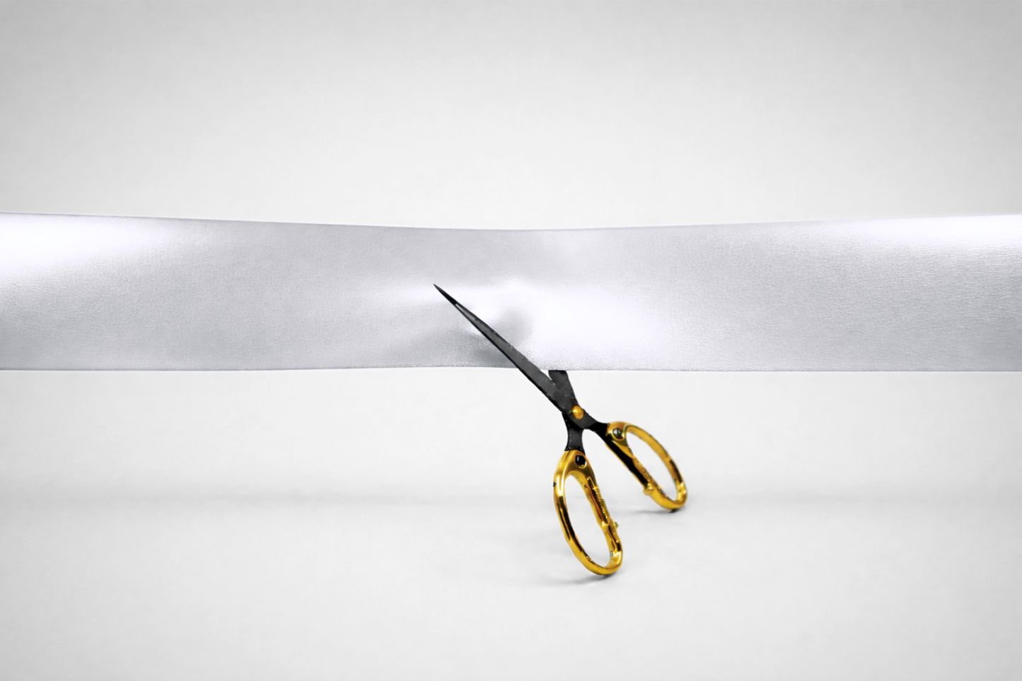 Nastri colorati di inaugurazione senza stampa