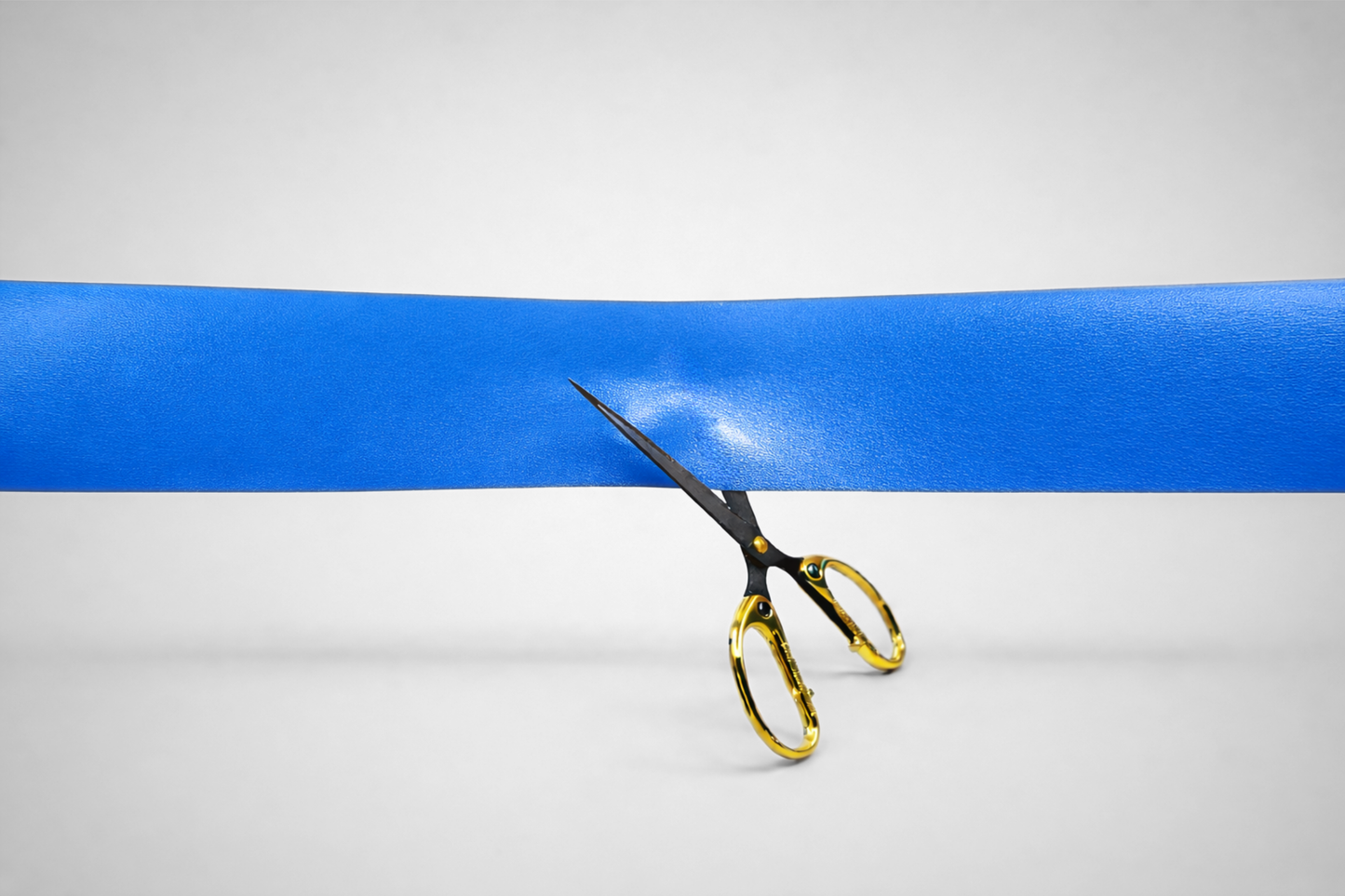 Nastri colorati di inaugurazione senza stampa