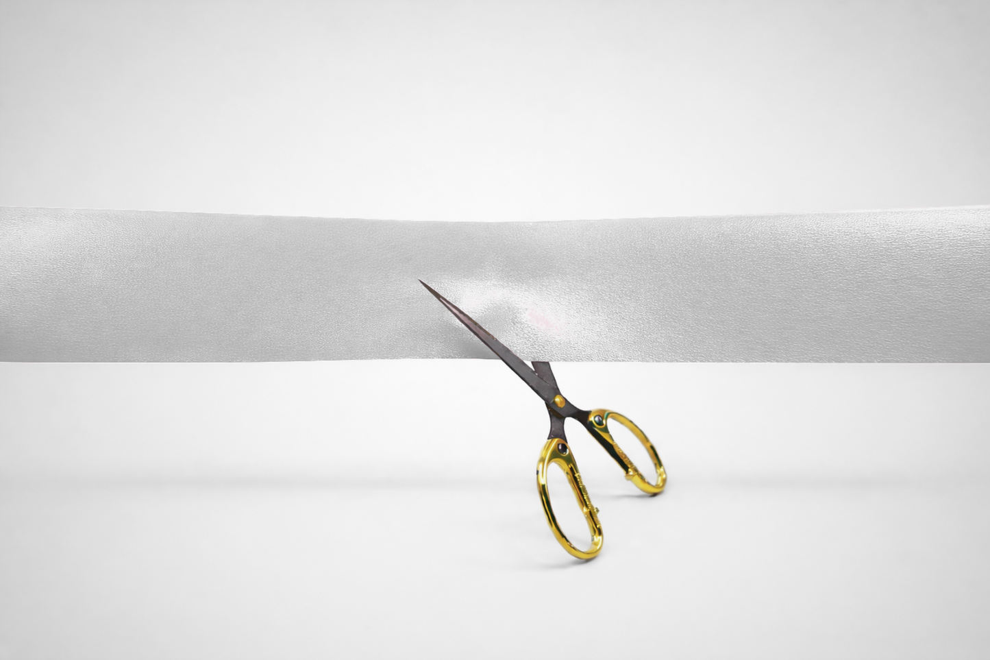 Nastri colorati di inaugurazione senza stampa