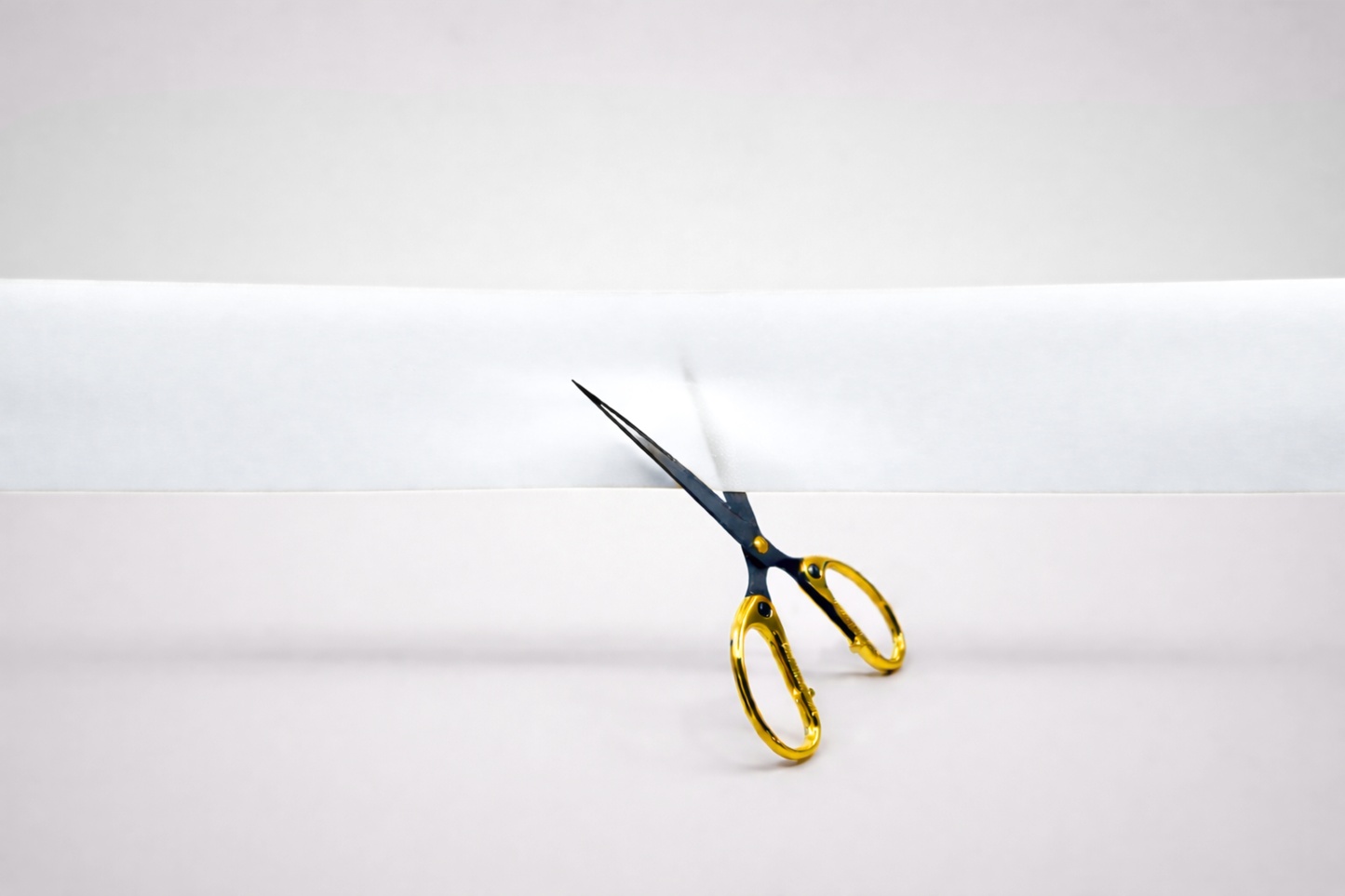 Nastri colorati di inaugurazione senza stampa