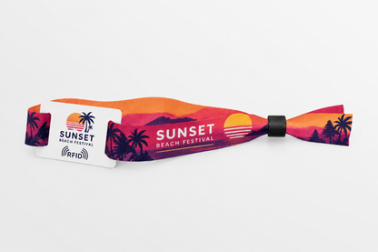 Braccialetto RFID in tessuto rPET con stampa arancione di festival in spiaggia al tramonto